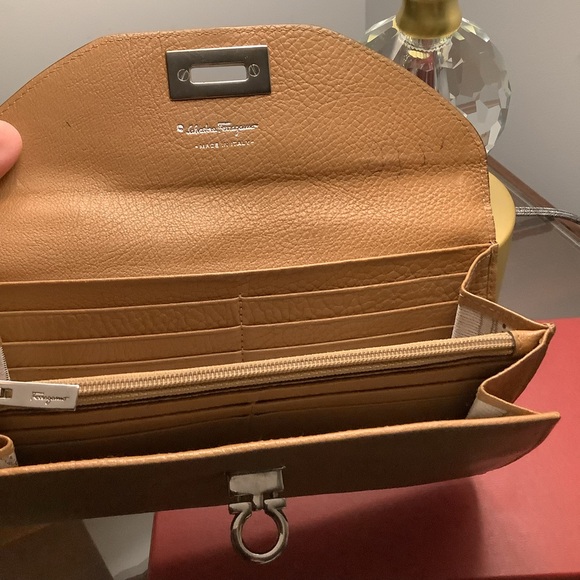 Salvatore Ferragamo wallet - Picture 2 of 6
